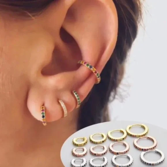 Zara minimalist green hoop mini earrings - Picture 2 of 3